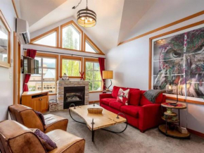 Stunning 2BR w Pool, Hot Tub Walk to everything! Whistler